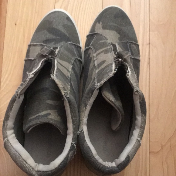 Camo wedge tennis shoe - Picture 2 of 3